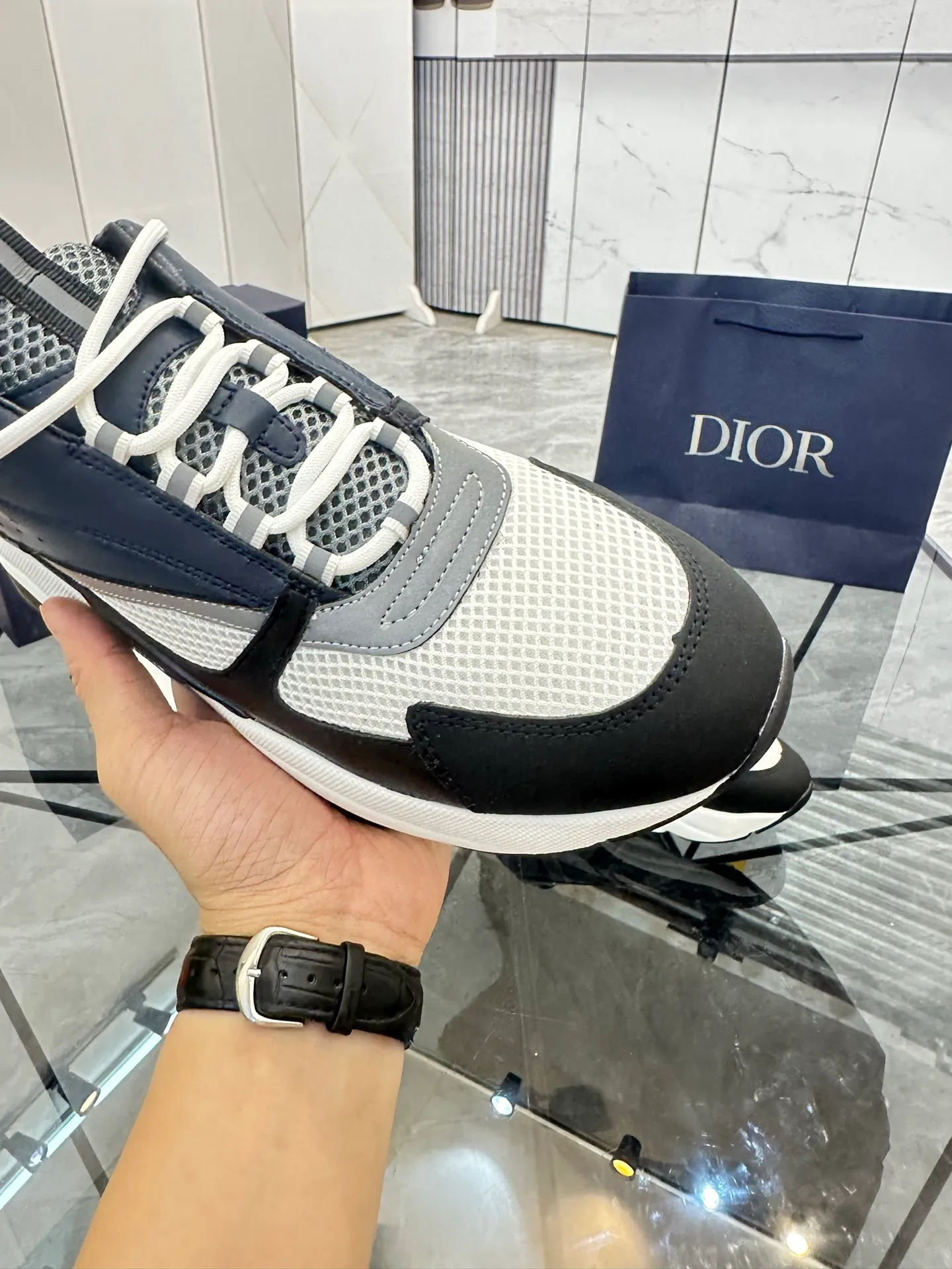 Men's shoes: 💰P460¥ Ready in Guangzhou, fully packaged Product trademark: Dior* "Dior*" low-top casual shoes Regular size: 38-46 (can be customized to 47) B22 Product materials: imported cowhide leather upper spliced ​​with original fabric, breathable lining, original outsole. Number: 920